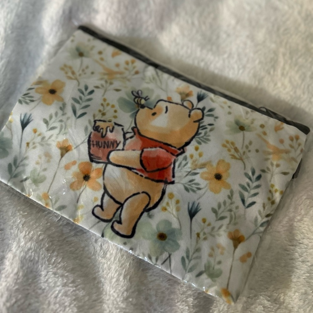🍯 Winnie the Pooh 🍯 Floral zipper cosmetic bag